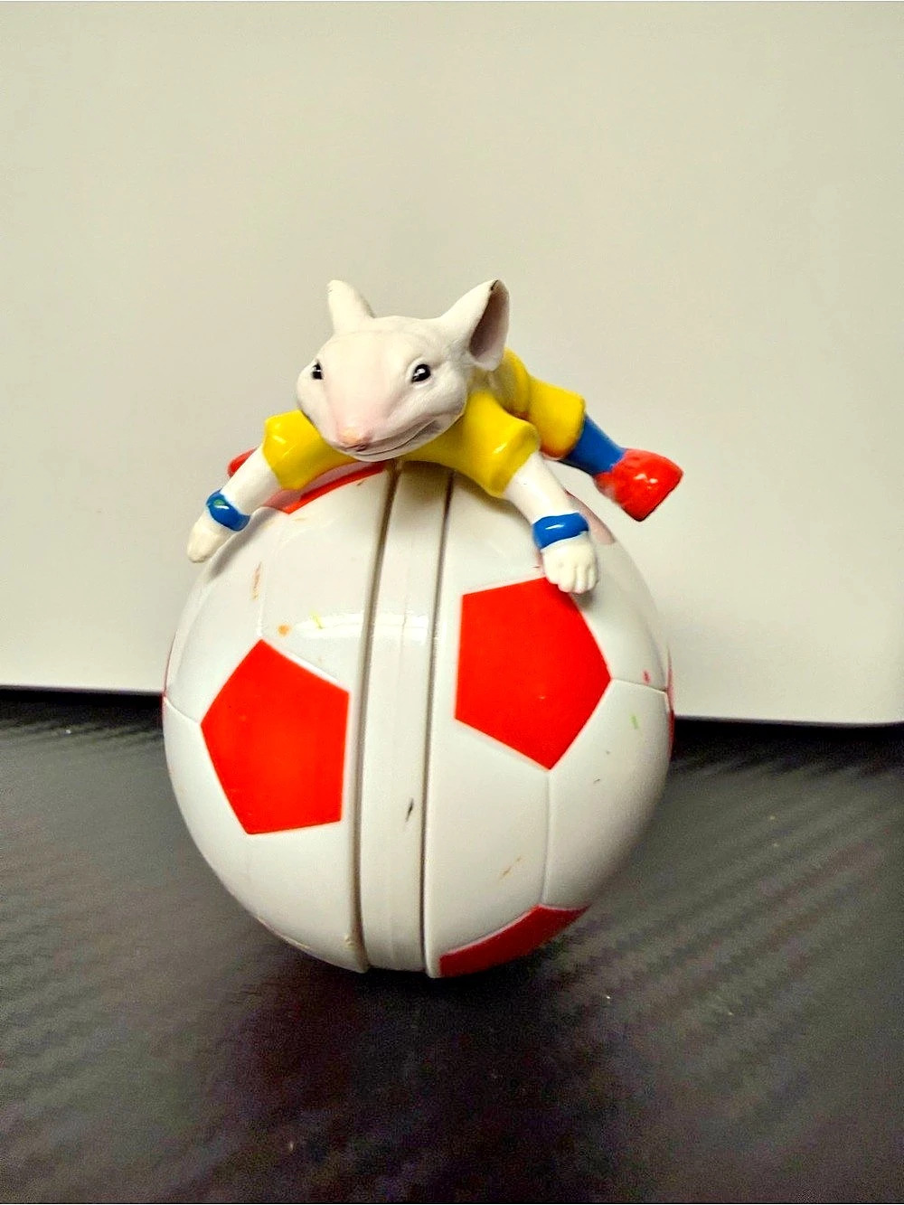 Wendy's Stuart Little 2 Rolling Soccer Ball Toy
